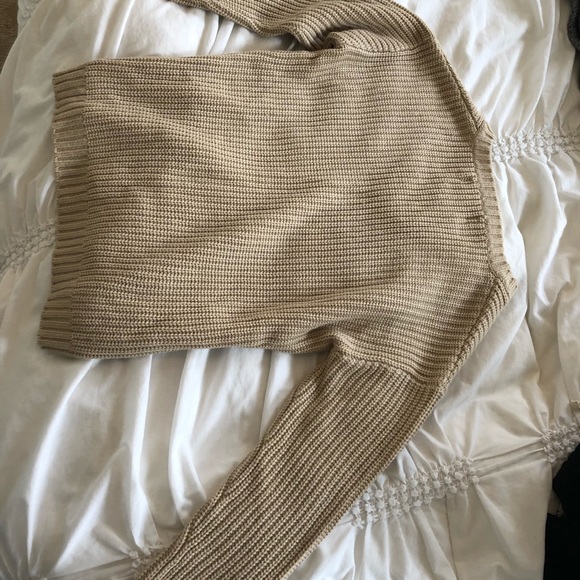 Forever 21 sweater never worn!! - Picture 4 of 4